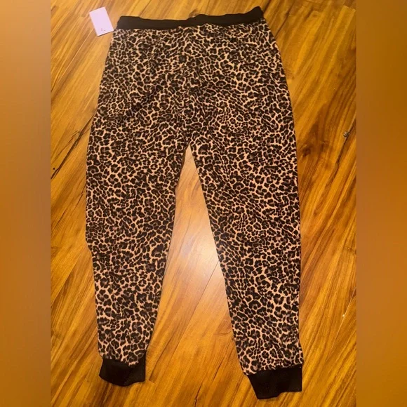 Leopard Print Pajama Pants - Picture 4 of 5
